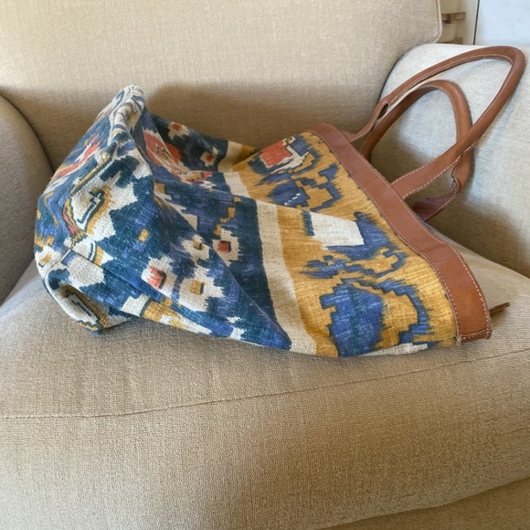 Unisa Zippered Canvas Tote - Picture 7 of 16